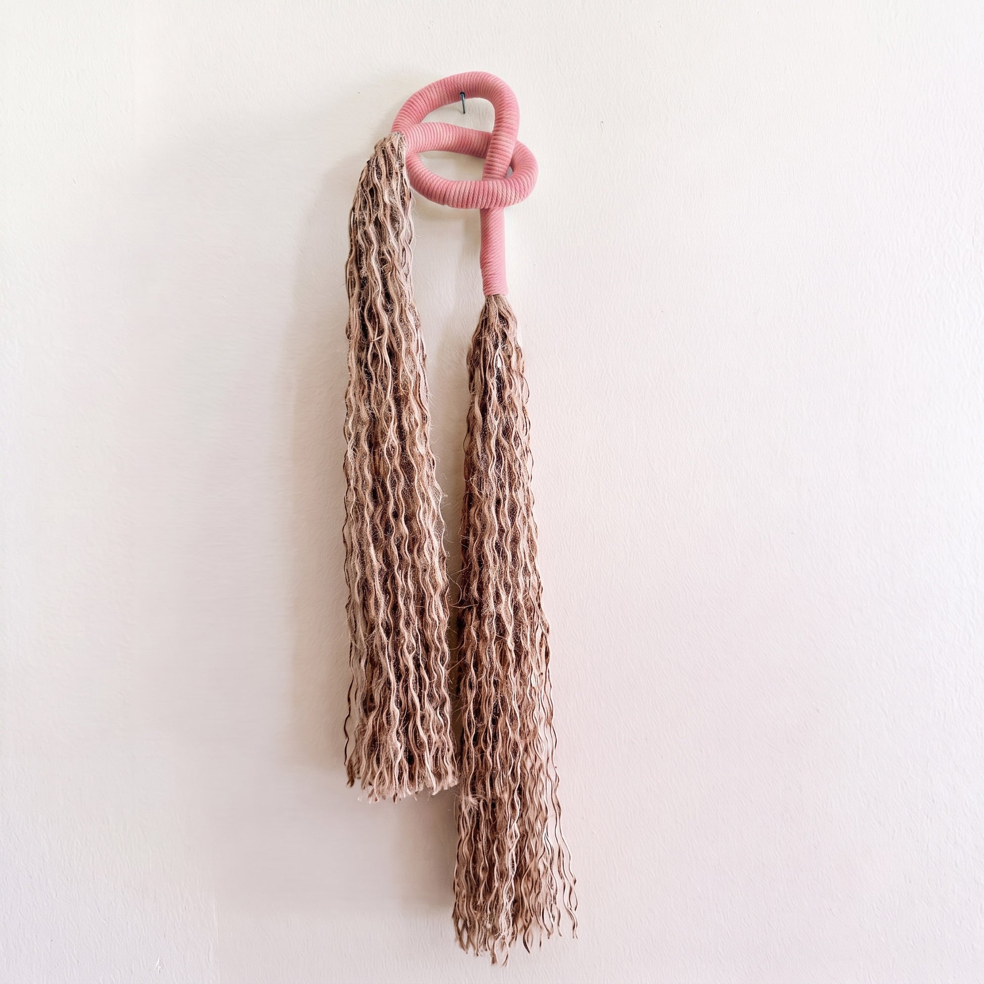 Minimalist Overhand Knot Macrame Wall Hanging – Textured Fiber Art Brick Pink