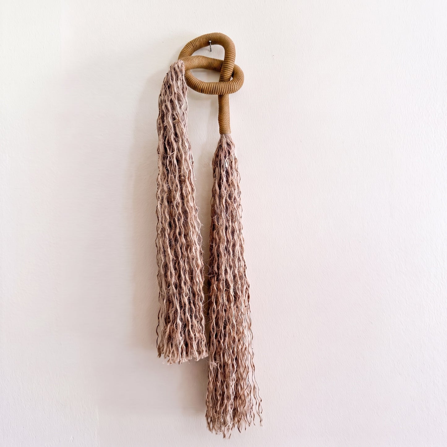 Minimalist Overhand Knot Macrame Wall Hanging – Textured Fiber Art Golden Brown
