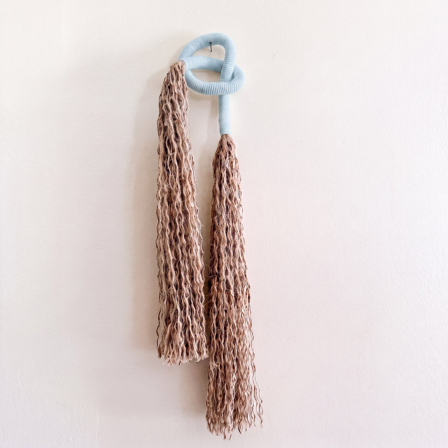 Minimalist Overhand Knot Macrame Wall Hanging – Textured Fiber Art Light Blue