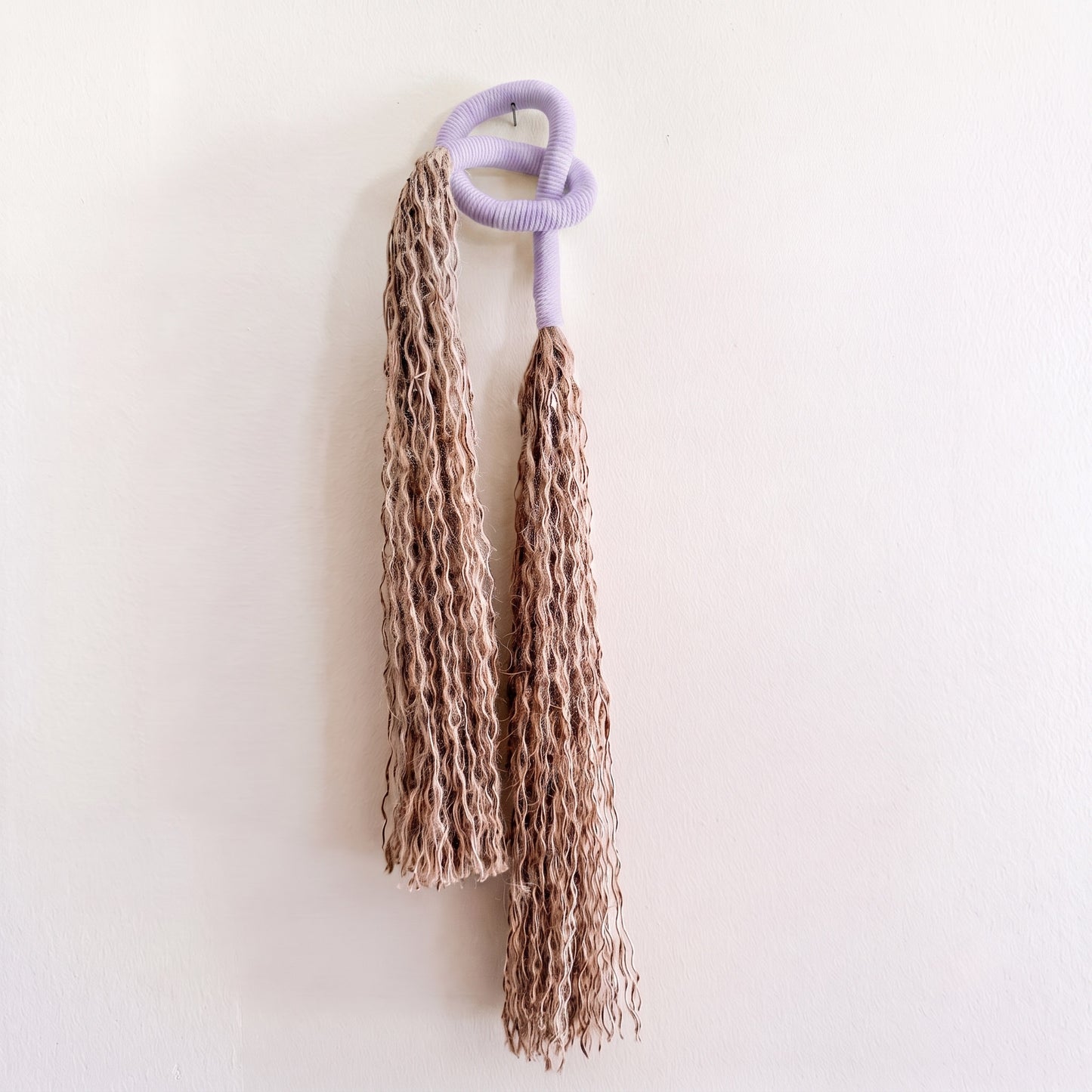Minimalist Overhand Knot Macrame Wall Hanging – Textured Fiber Art Light Purple