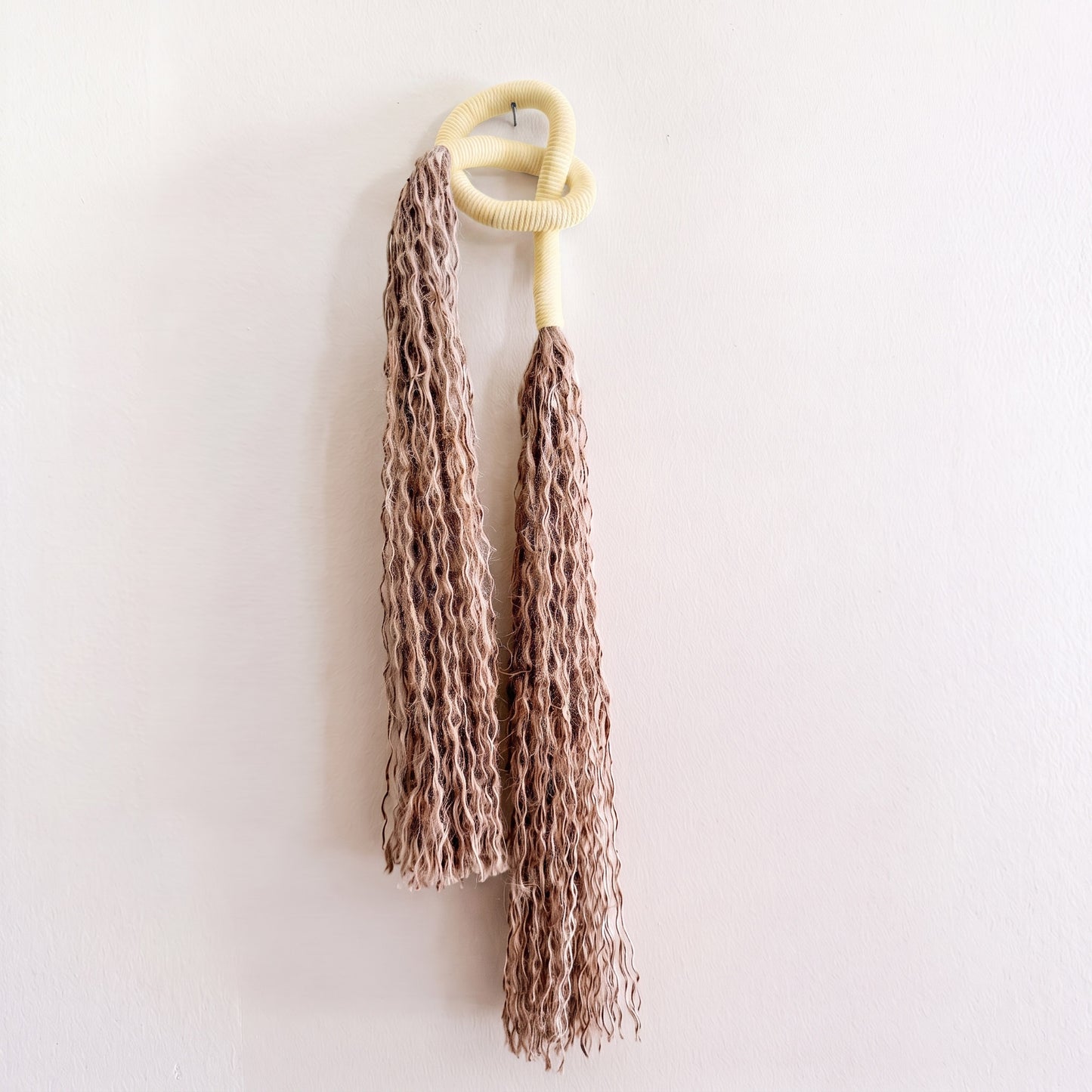 Minimalist Overhand Knot Macrame Wall Hanging – Textured Fiber Art Light Yellow