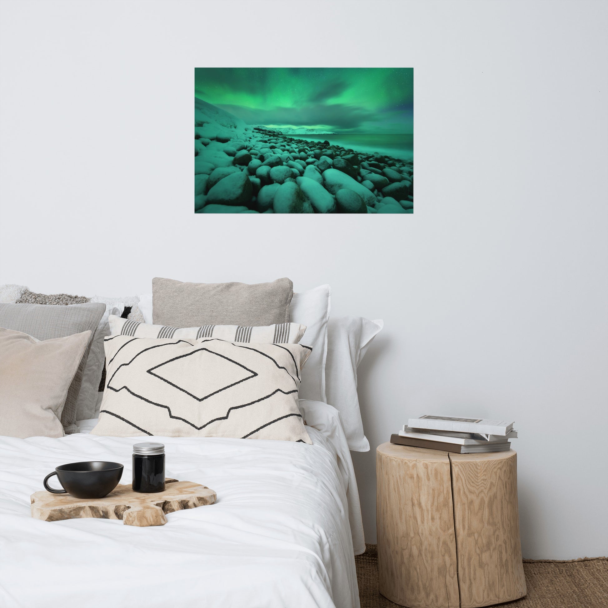 Bedroom Bed Wall Decor: Aurora Borealis Over Ocean in Teriberka Night - Northern Lights - Seascape - Rural / Country Style Landscape / Nature Loose / Unframed / Frameless / Frameable Photograph Wall Art Print - Artwork